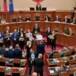 Pasportija thaj vozacka dozvola taro 13 – to fevruari na vazinena e purane anaveja